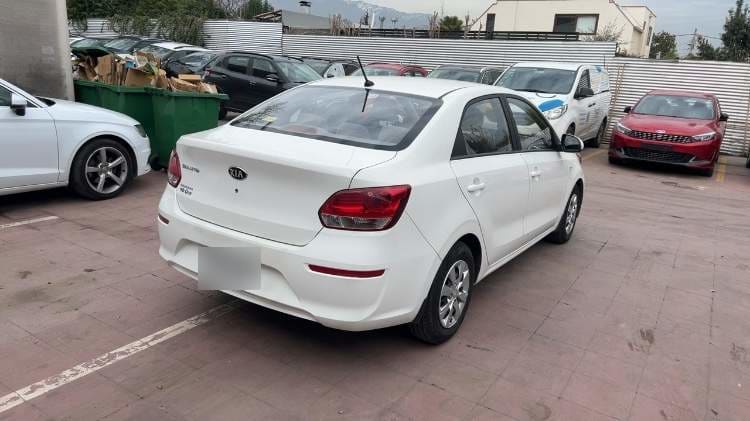 Kia Soluto 1.4 Lx 4x2 Ac Mt 4p año 2021