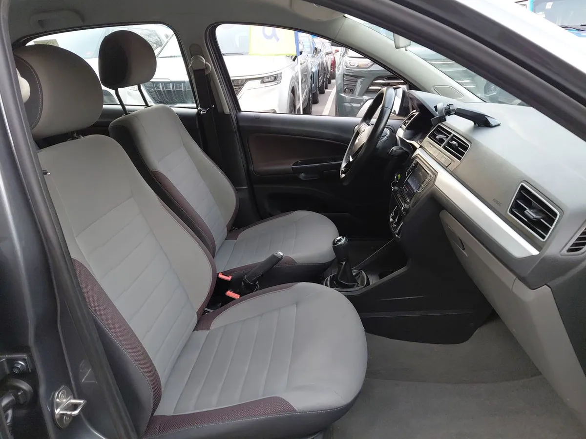 Volkswagen Voyage Nuevo 1.6 Highline Mt 4p año 2021