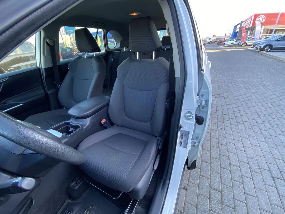 Toyota Rav 4 2.0 Le 4x2 Cvt At 5p año 2022