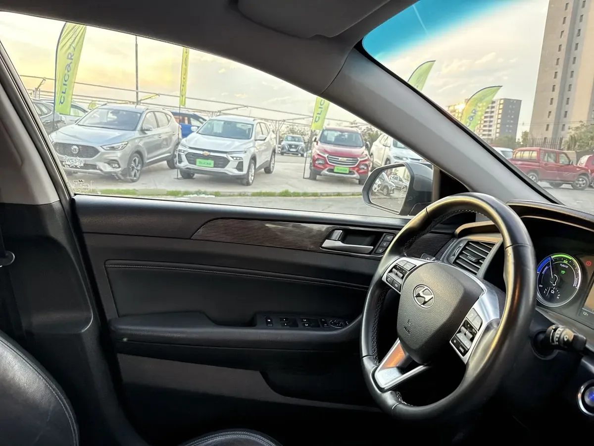 Hyundai Sonata 2.0 Hybrid Lf Hev Value 4x2 At 4p año 2021