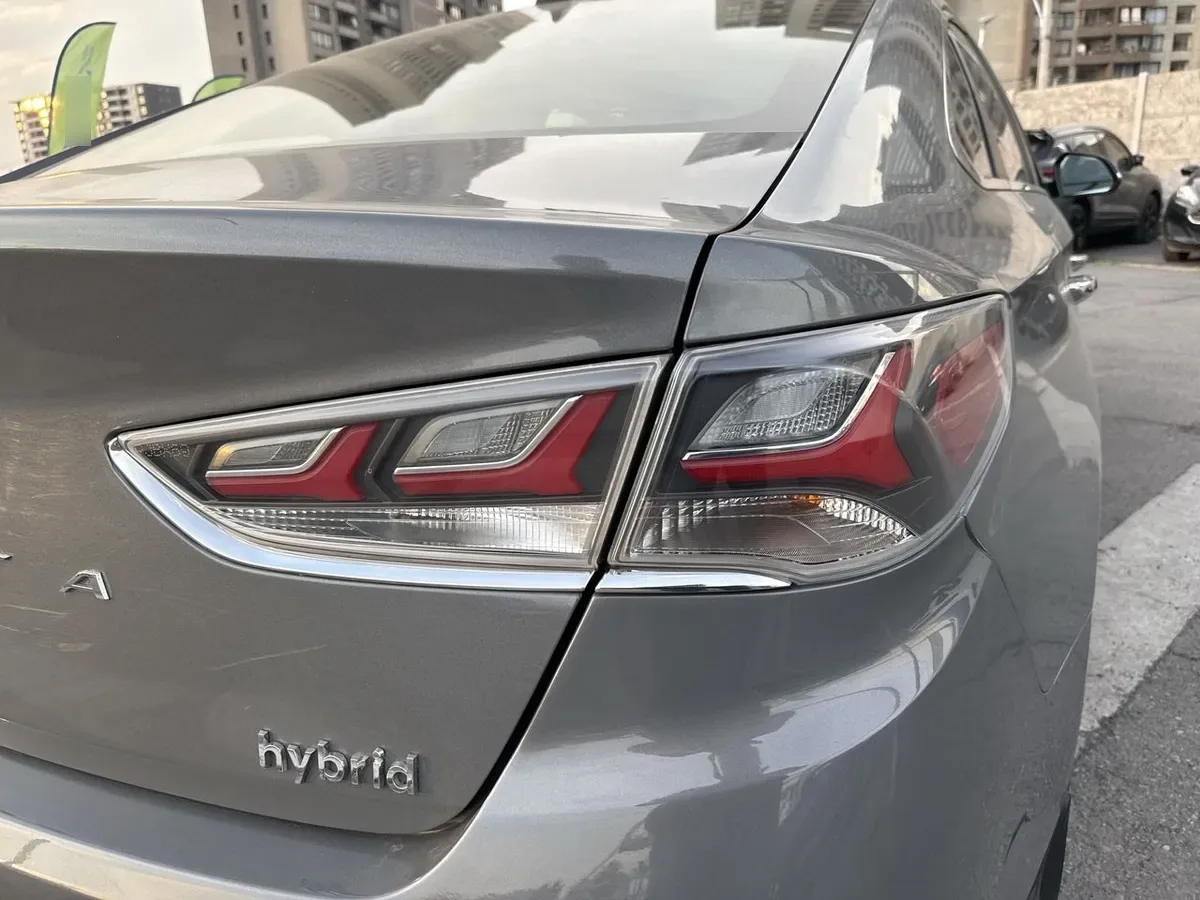 Hyundai Sonata 2.0 Hybrid Lf Hev Value 4x2 At 4p año 2021