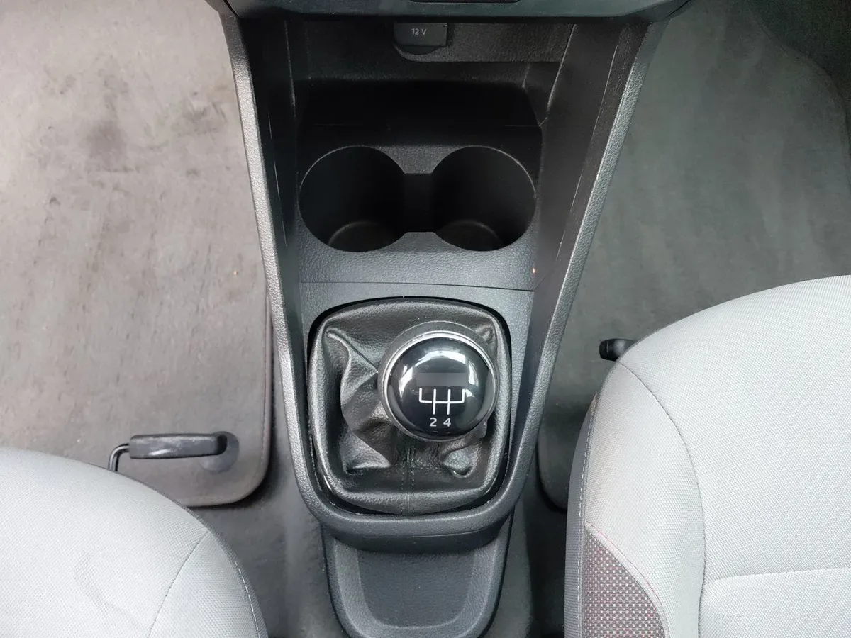 Volkswagen Voyage Nuevo 1.6 Highline Mt 4p año 2021