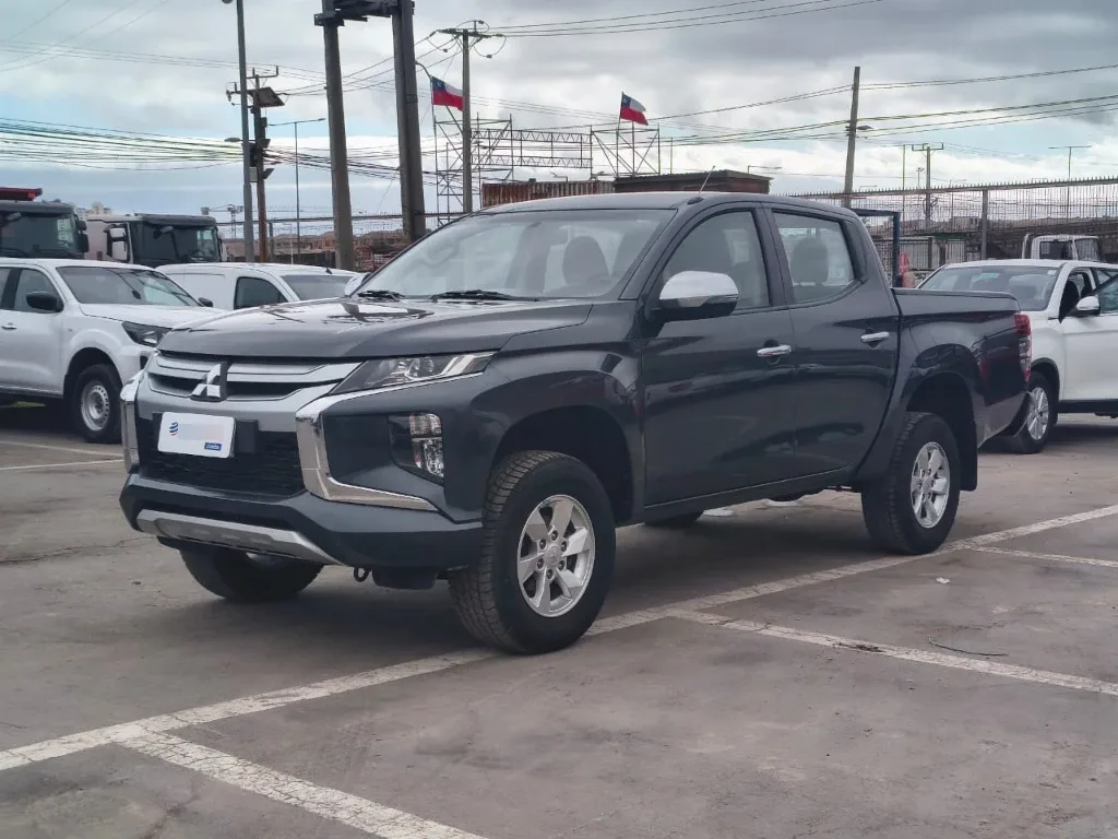 Mitsubishi L200 Katana D/c 2.4 Td Mt Cr 4x2 año 2023