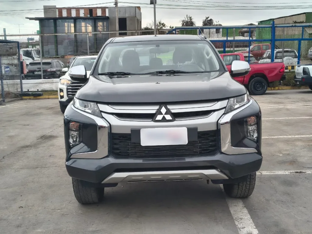 Mitsubishi L200 Katana D/c 2.4 Td Mt Cr 4x2 año 2023