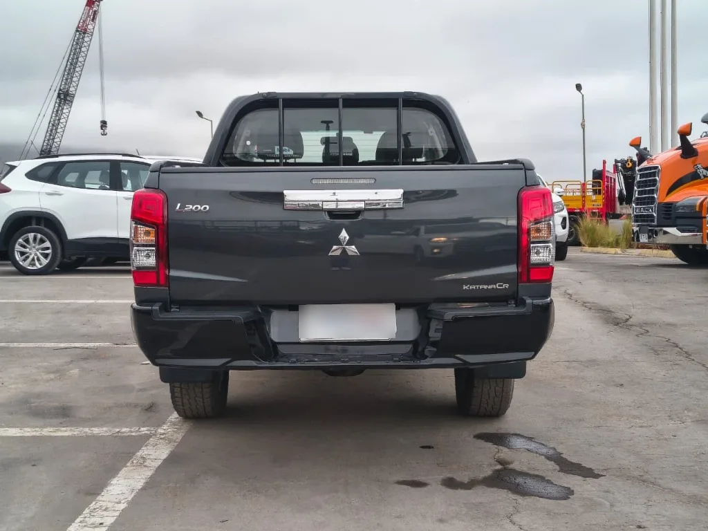 Mitsubishi L200 Katana D/c 2.4 Td Mt Cr 4x2 año 2023