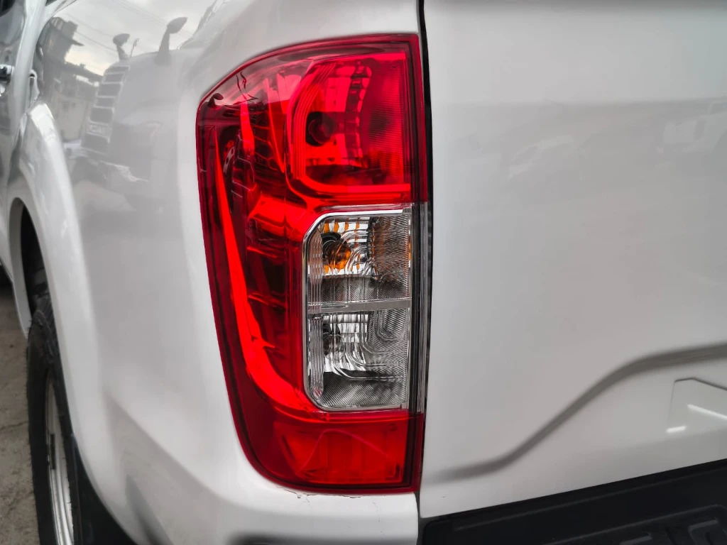 Nissan Navara Dc 4x2 2.3tdi Se año 2023