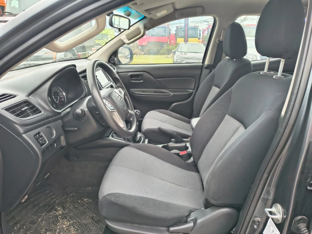 Mitsubishi L200 Katana D/c 2.4 Td Mt Cr 4x2 año 2023