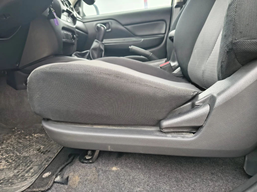 Mitsubishi L200 Katana D/c 2.4 Td Mt Cr 4x2 año 2023