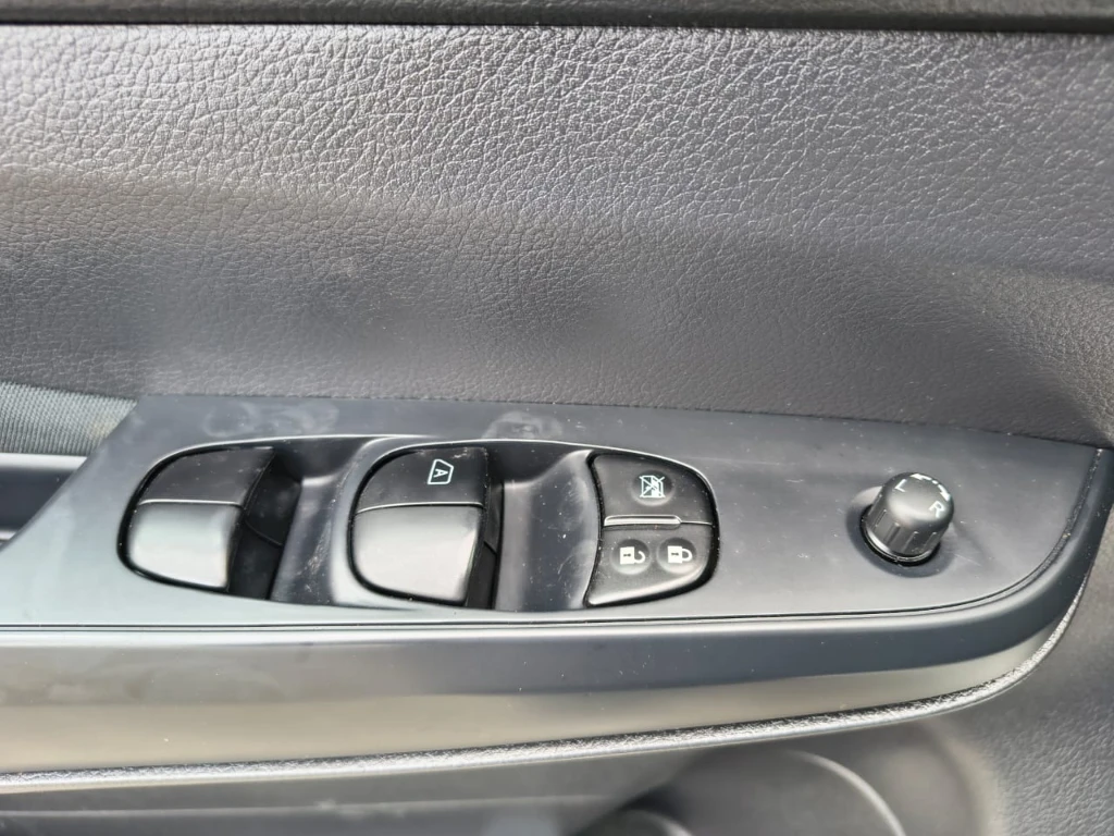 Nissan Navara Dc 4x2 2.3tdi Se año 2023