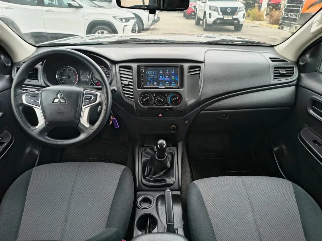 Mitsubishi L200 Katana D/c 2.4 Td Mt Cr 4x2 año 2023