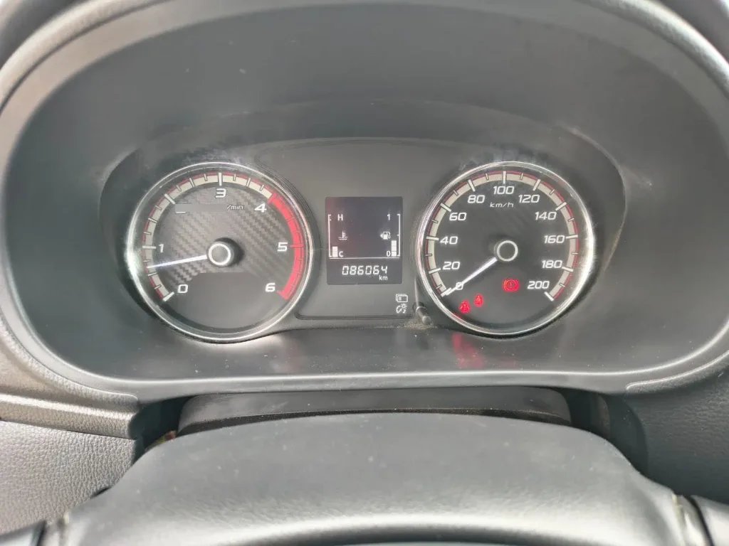 Mitsubishi L200 Katana D/c 2.4 Td Mt Cr 4x2 año 2023