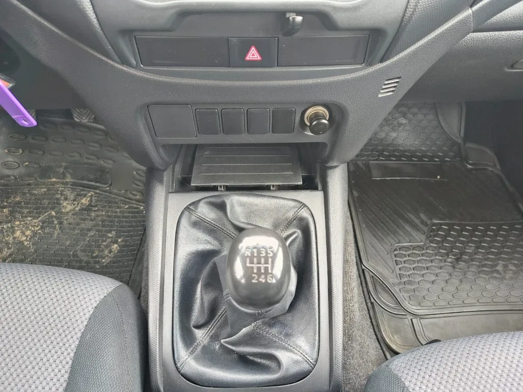 Mitsubishi L200 Katana D/c 2.4 Td Mt Cr 4x2 año 2023