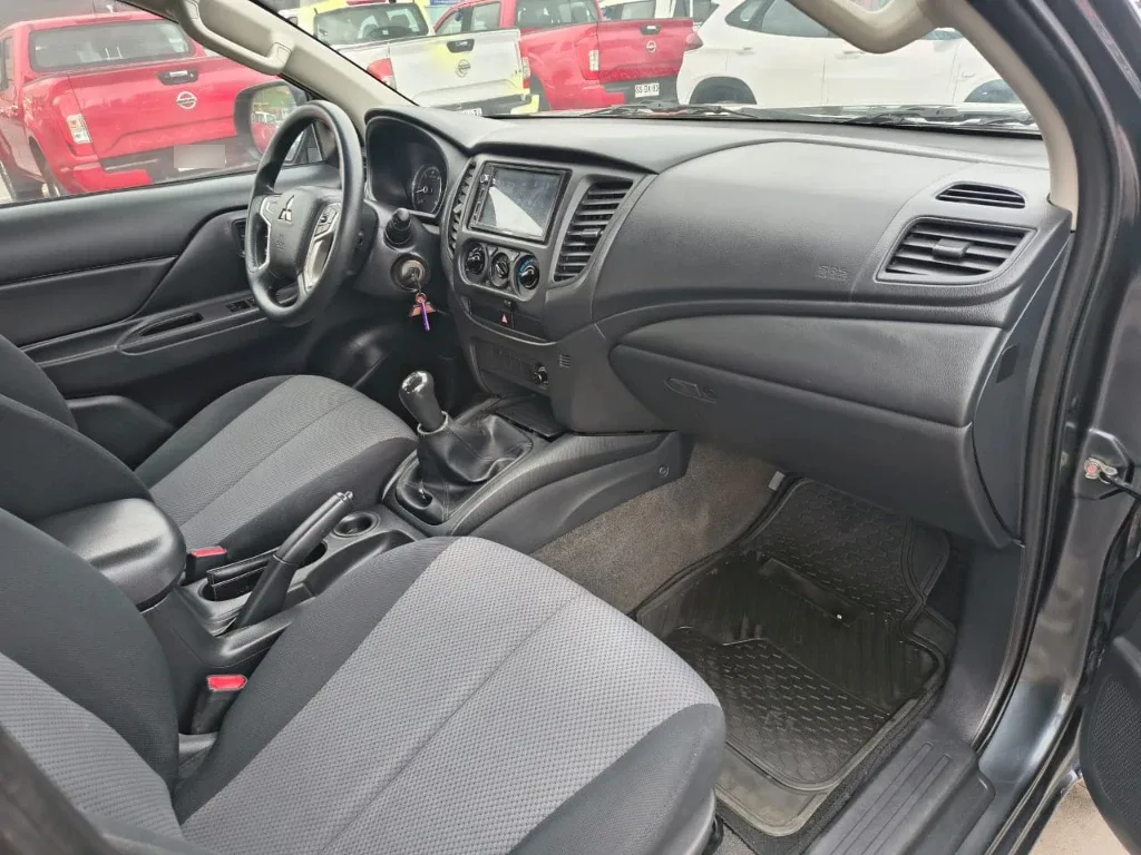 Mitsubishi L200 Katana D/c 2.4 Td Mt Cr 4x2 año 2023