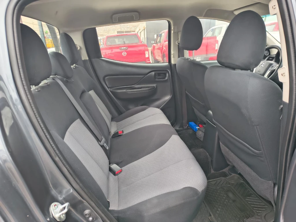 Mitsubishi L200 Katana D/c 2.4 Td Mt Cr 4x2 año 2023
