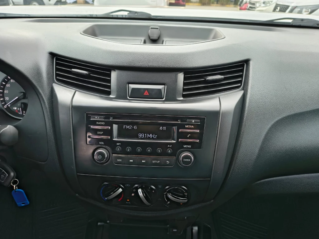 Nissan Navara Dc 4x2 2.3tdi Se año 2023