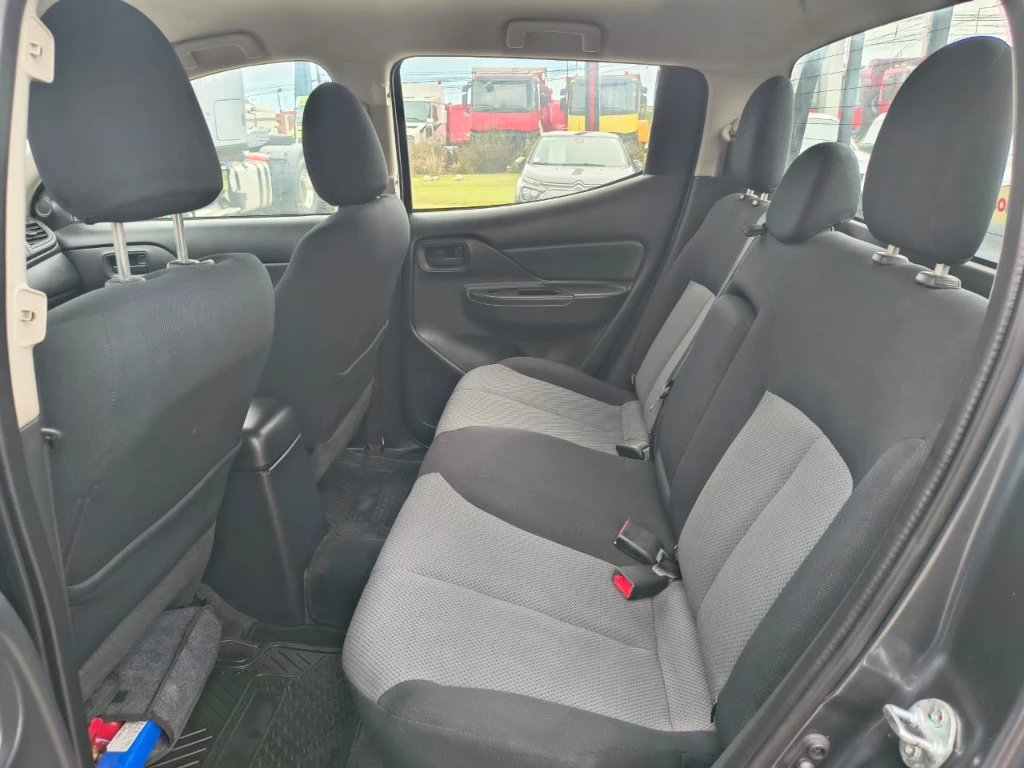 Mitsubishi L200 Katana D/c 2.4 Td Mt Cr 4x2 año 2023