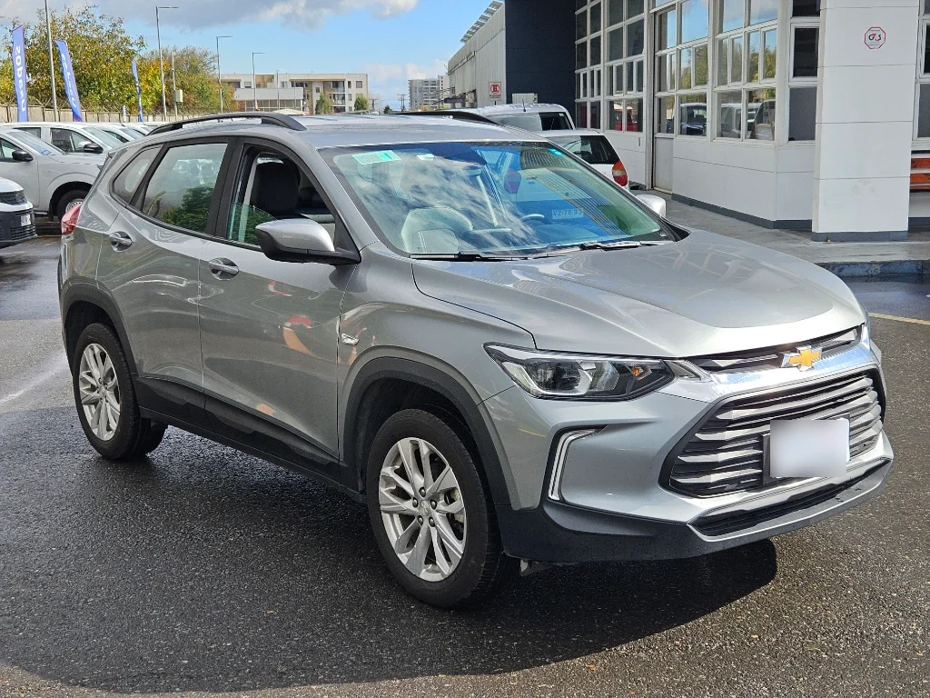 Chevrolet Tracker 1.2t Ltz R 4x2 At 5p año 2025