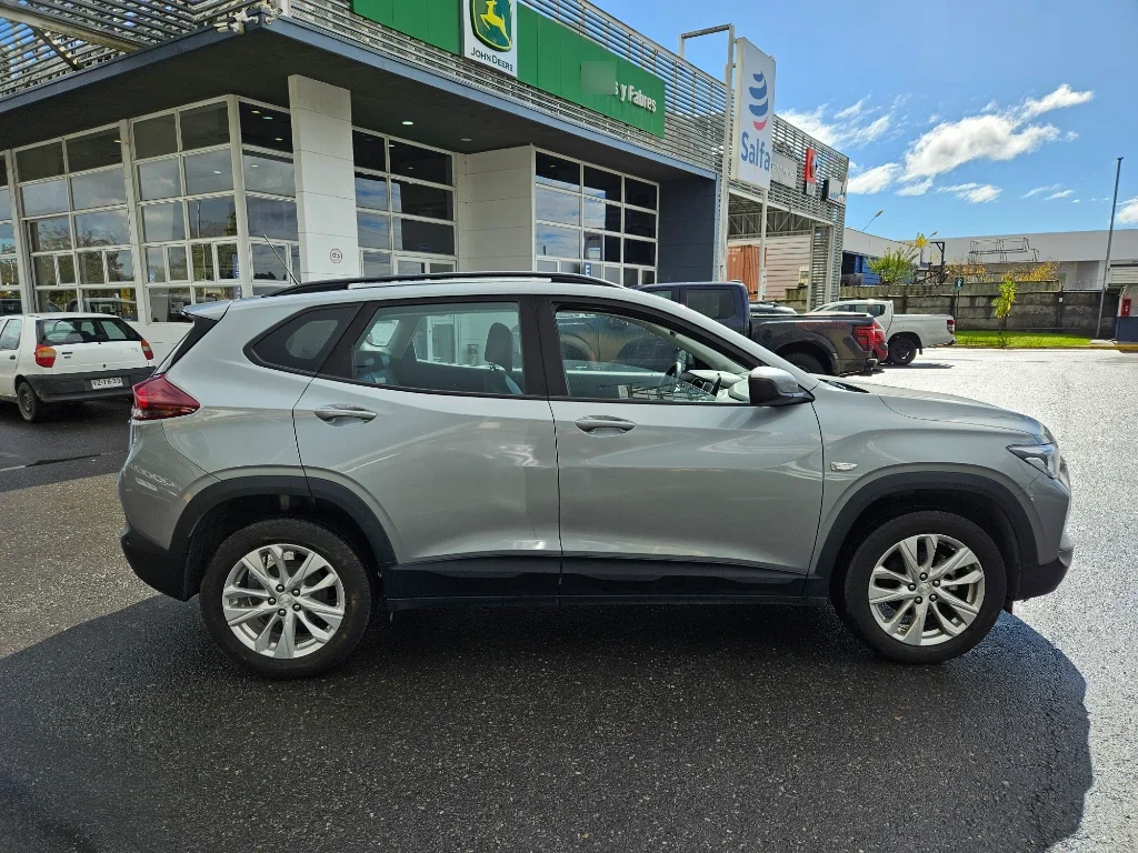 Chevrolet Tracker 1.2t Ltz R 4x2 At 5p año 2025