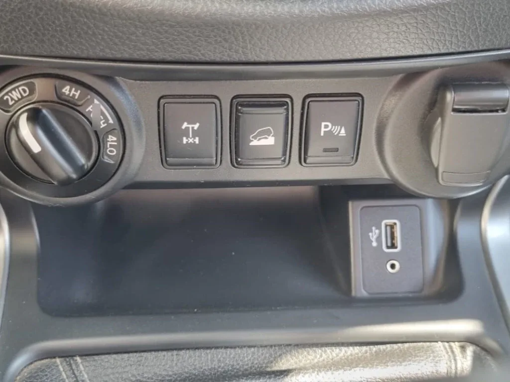 Nissan Navara Dc 4x4 2.3tdi Le año 2023