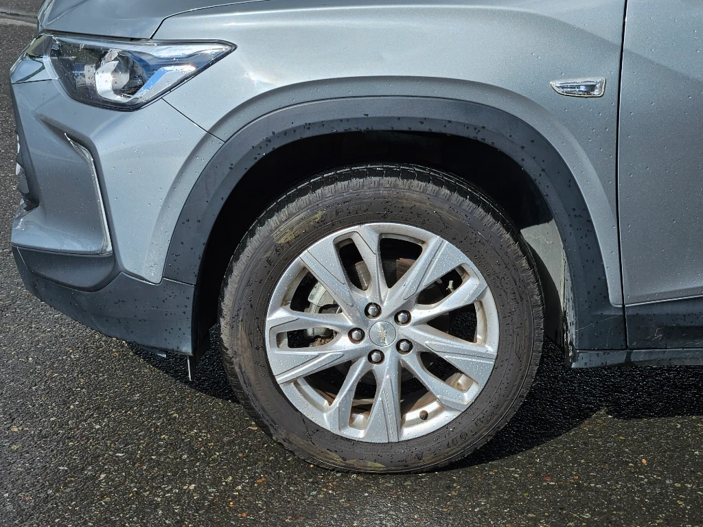 Chevrolet Tracker 1.2t Ltz R 4x2 At 5p año 2025