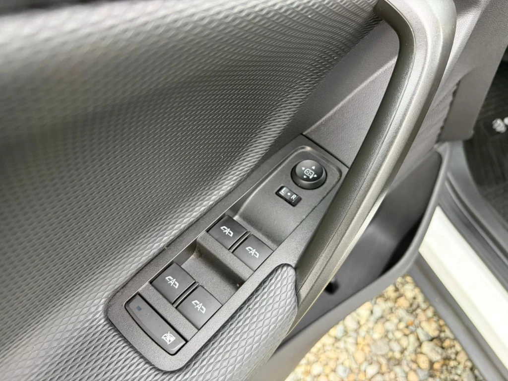 Chevrolet Tracker 1.2t Ltz R 4x2 At 5p año 2025