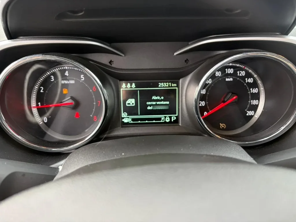 Chevrolet Tracker 1.2t Ltz R 4x2 At 5p año 2025