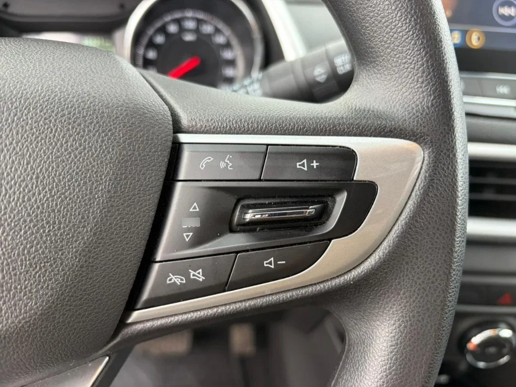 Chevrolet Tracker 1.2t Ltz R 4x2 At 5p año 2025