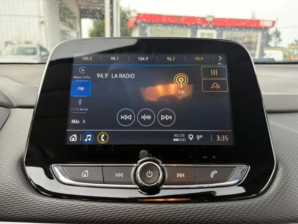 Chevrolet Tracker 1.2t Ltz R 4x2 At 5p año 2025