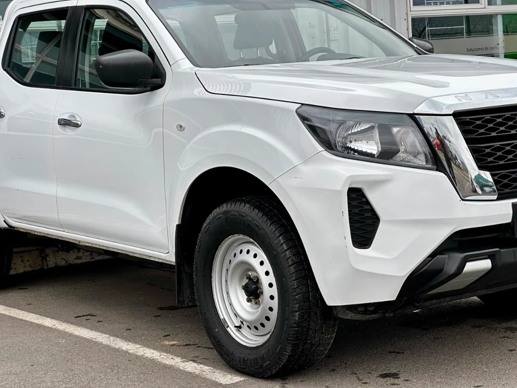 Nissan Navara Navara Dc 4x2 2.3 Tdi Se año 2023