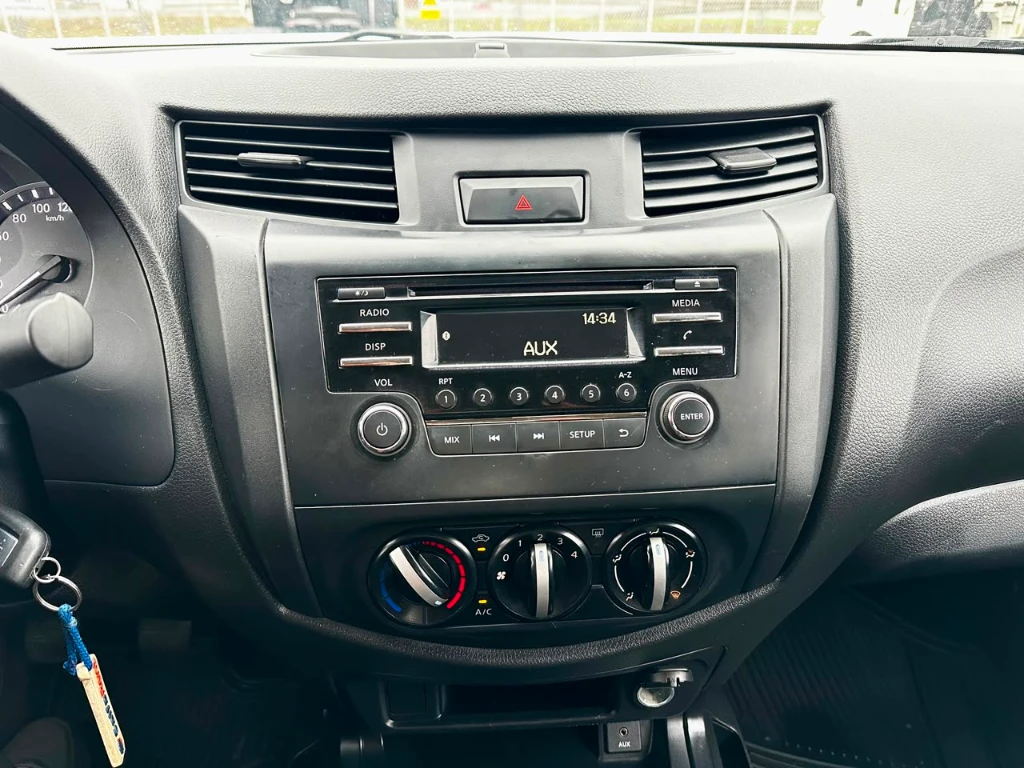 Nissan Navara Navara Dc 4x2 2.3 Tdi Se año 2023