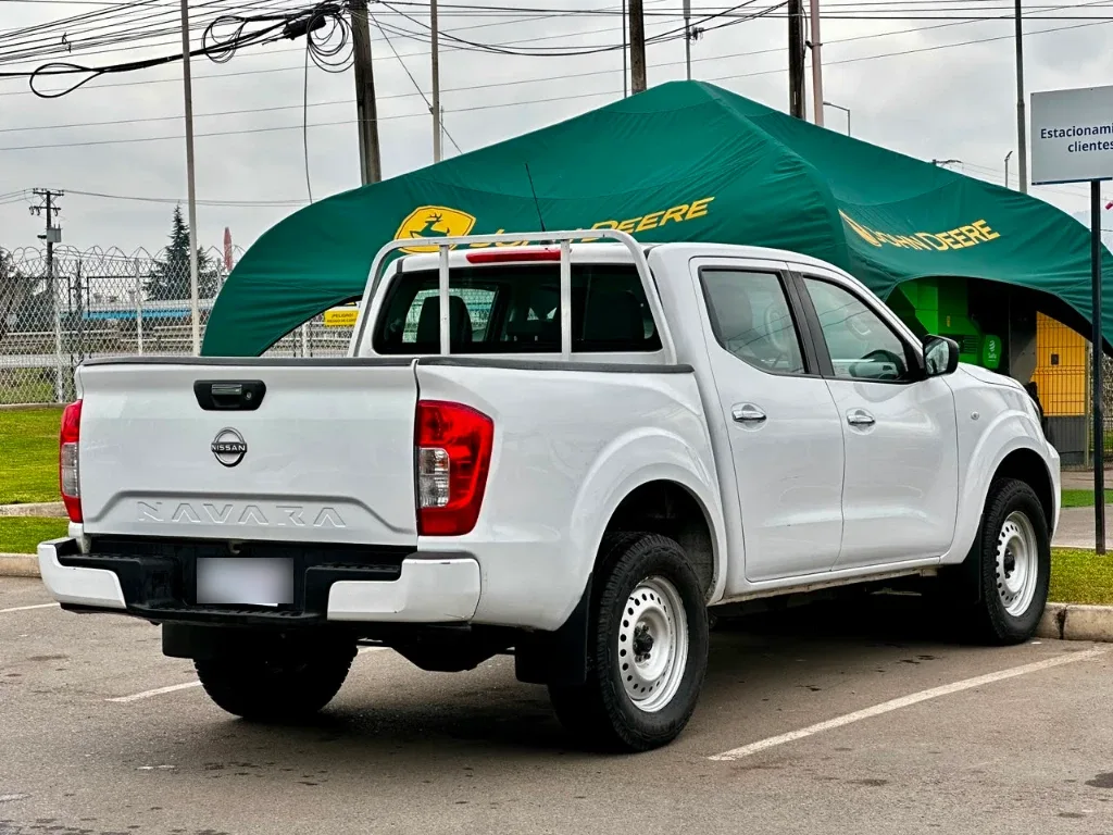 Nissan Navara Navara Dc 4x2 2.3 Tdi Se año 2023