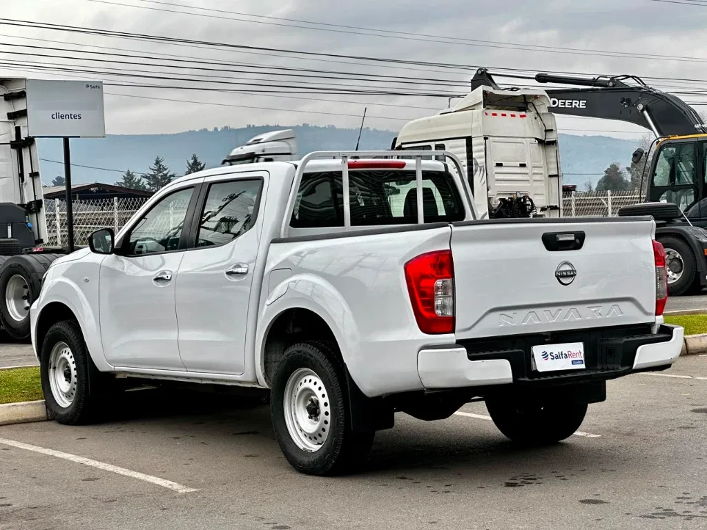 Nissan Navara Navara Dc 4x2 2.3 Tdi Se año 2023