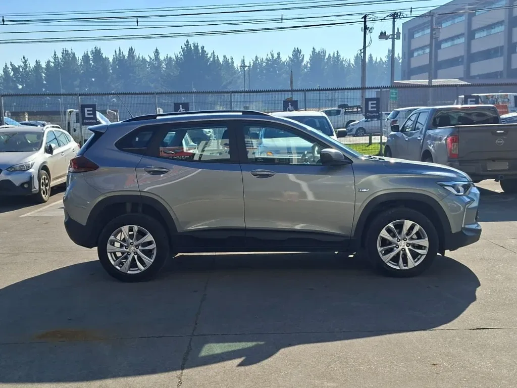 Chevrolet Tracker 1.2t Ltz R 4x2 At año 2025