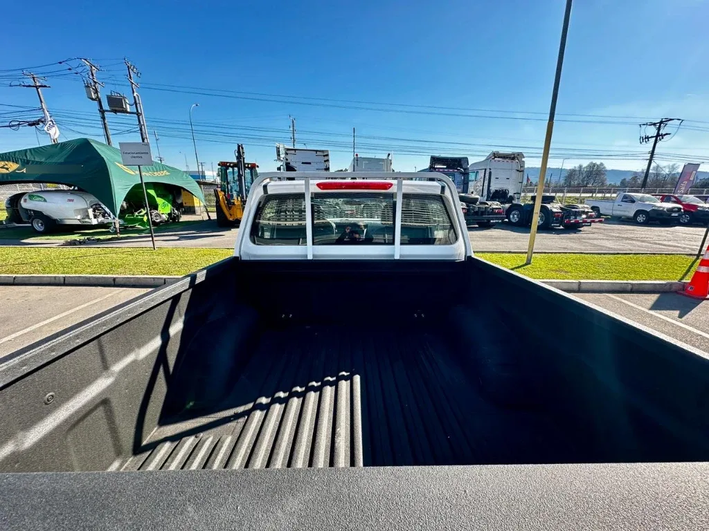 Nissan Navara Navara Dc 4x2 2.3 Tdi Se año 2023