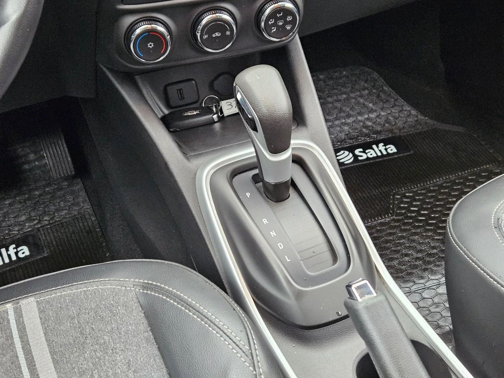 Chevrolet Tracker 1.2t Ltz R 4x2 At 5p año 2025