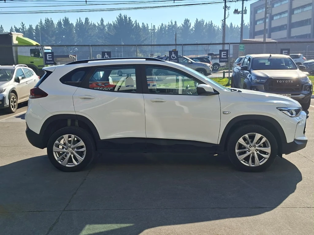 Chevrolet Tracker 1.2t Ltz R 4x2 At 5p año 2025