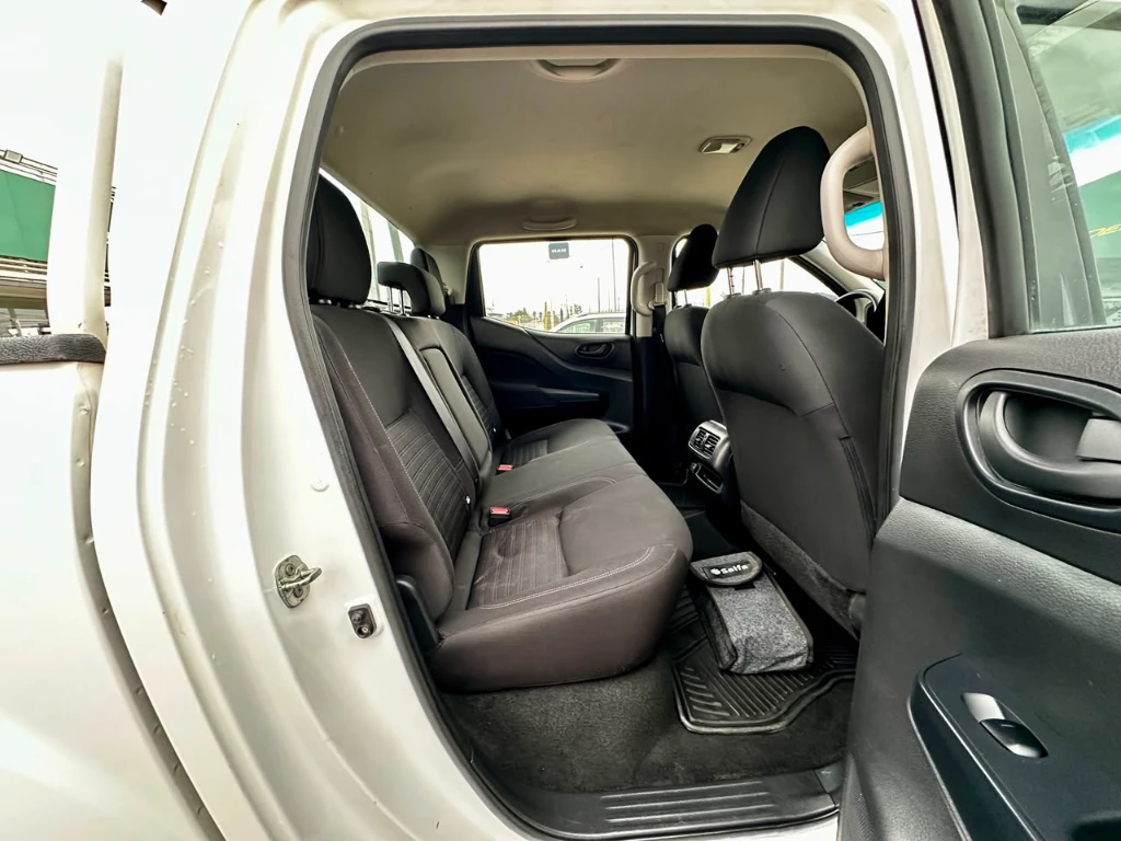Nissan Navara Navara Dc 4x2 2.3 Tdi Se año 2023