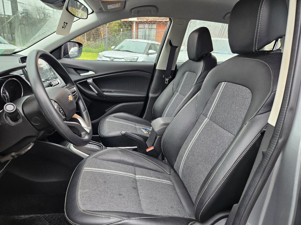 Chevrolet Tracker 1.2t Ltz R 4x2 At 5p año 2025