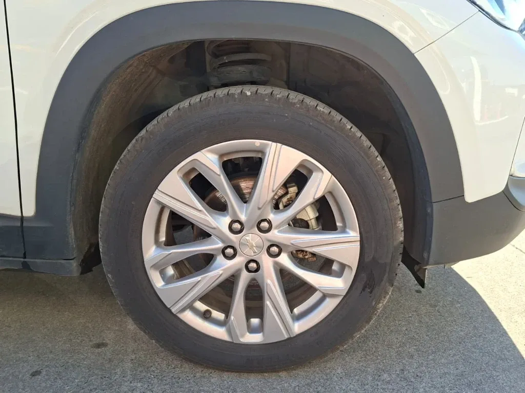 Chevrolet Tracker 1.2t Ltz R 4x2 At 5p año 2025