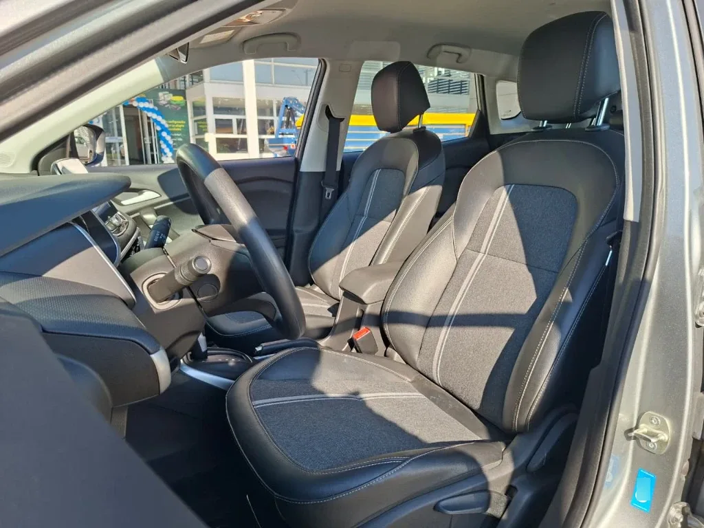 Chevrolet Tracker 1.2t Ltz R 4x2 At año 2025