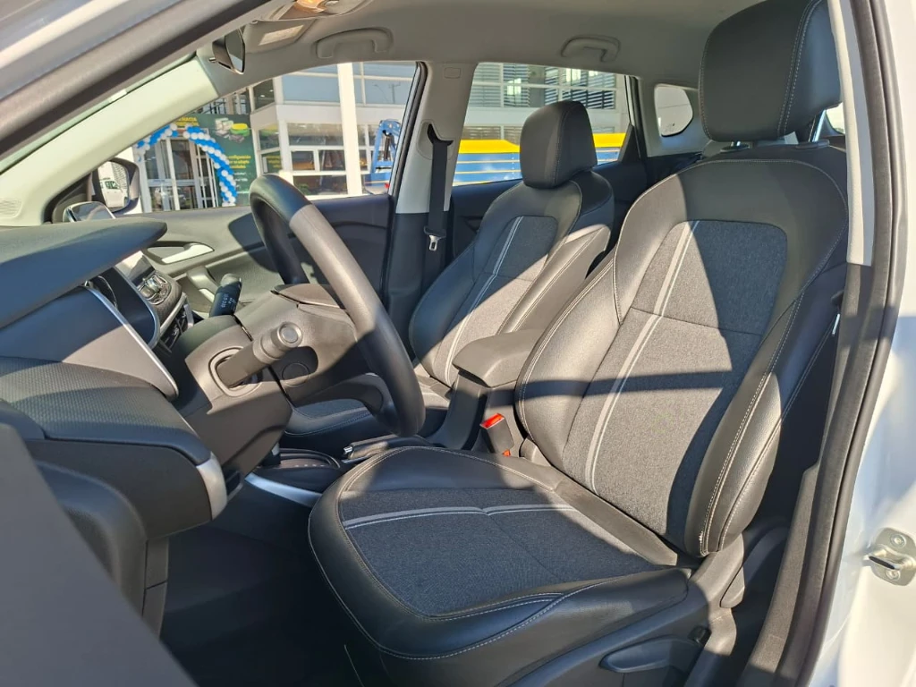 Chevrolet Tracker 1.2t Ltz R 4x2 At 5p año 2025