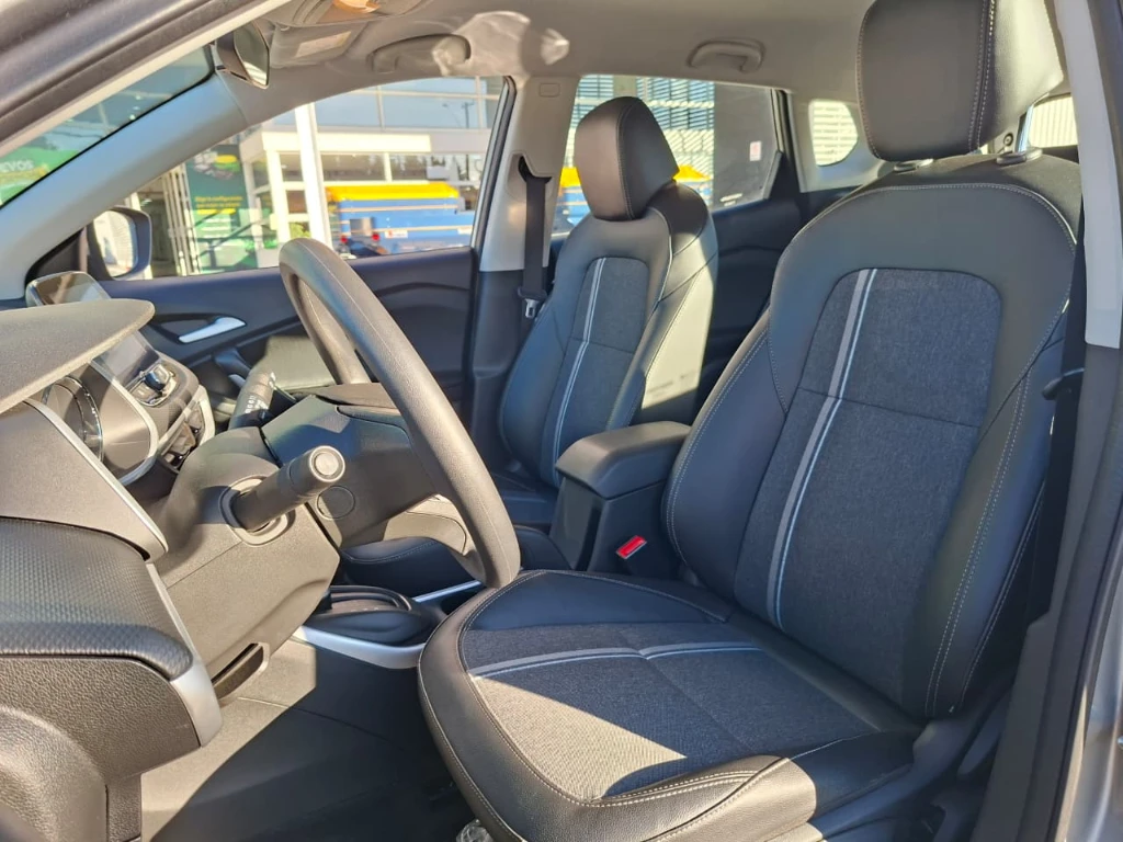 Chevrolet Tracker 1.2t Ltz R 4x2 At 5p año 2025
