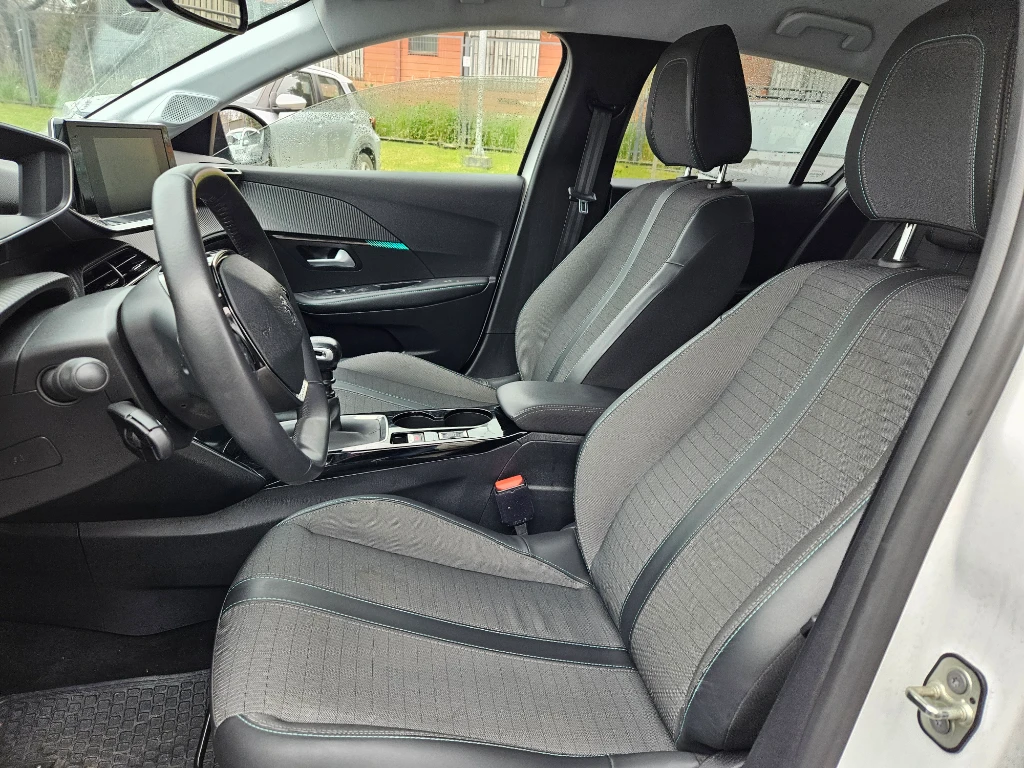 Peugeot 208 208 Puretech 100 Hb 1.2 año 2023