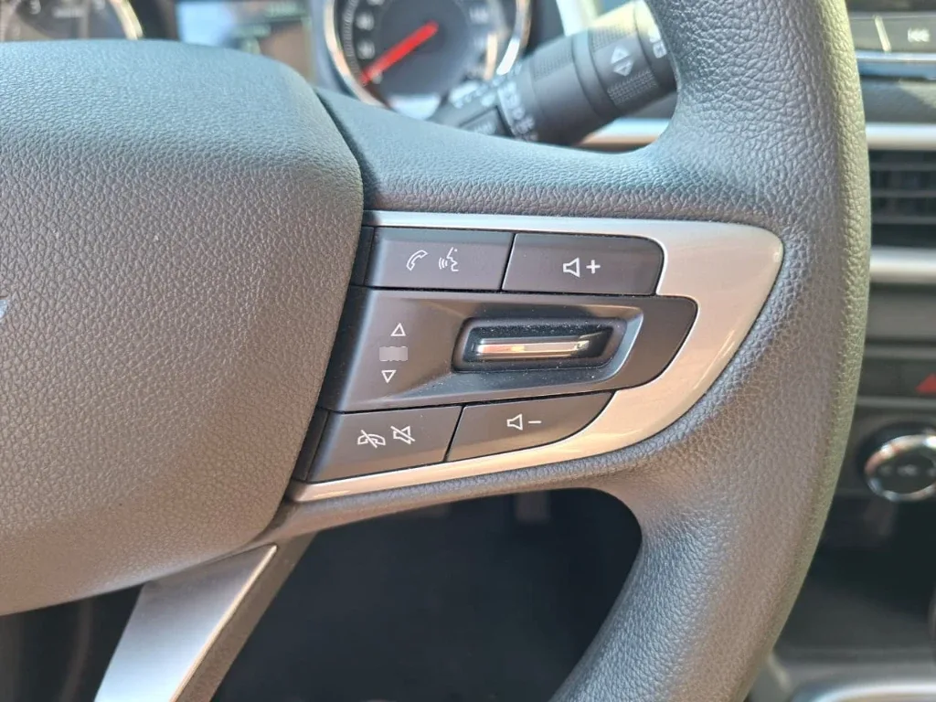 Chevrolet Tracker 1.2t Ltz R 4x2 At 5p año 2025