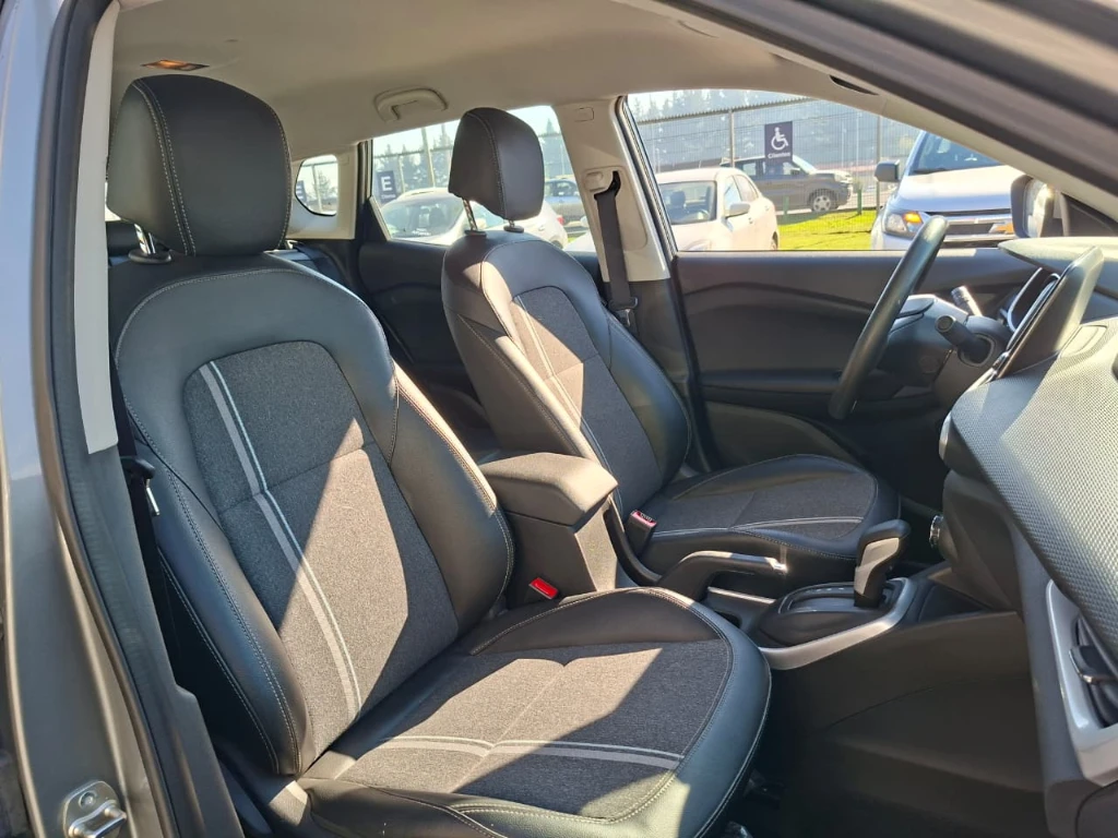 Chevrolet Tracker 1.2t Ltz R 4x2 At año 2025