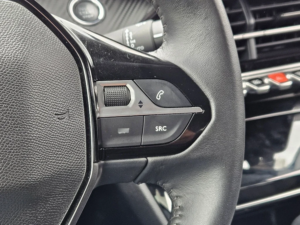 Peugeot 208 208 Puretech 100 Hb 1.2 año 2023