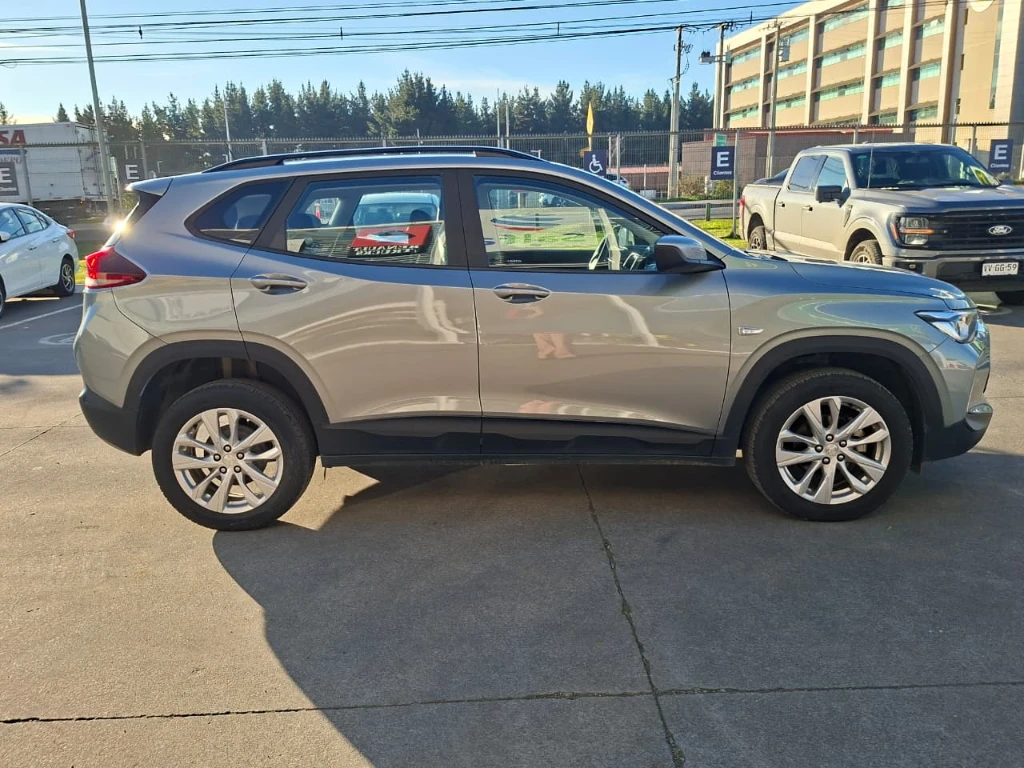 Chevrolet Tracker 1.2t Ltz R 4x2 At 5p año 2025