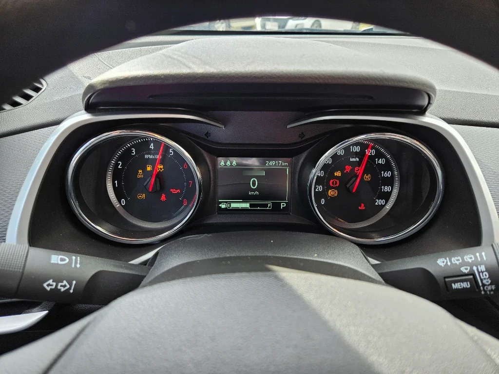 Chevrolet Tracker 1.2t Ltz R 4x2 At 5p año 2025