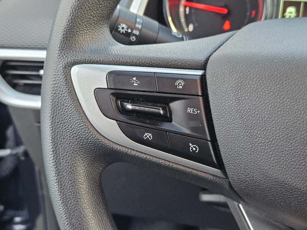 Chevrolet Tracker 1.2t Ltz R 4x2 At 5p año 2025
