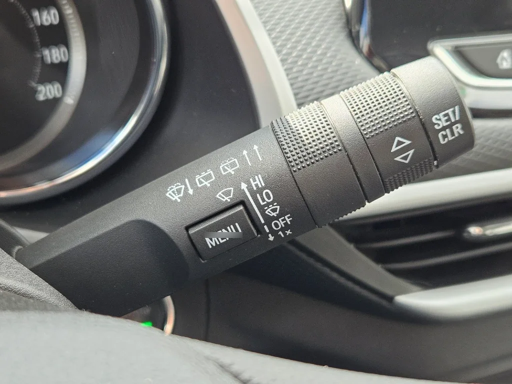 Chevrolet Tracker 1.2t Ltz R 4x2 At 5p año 2025